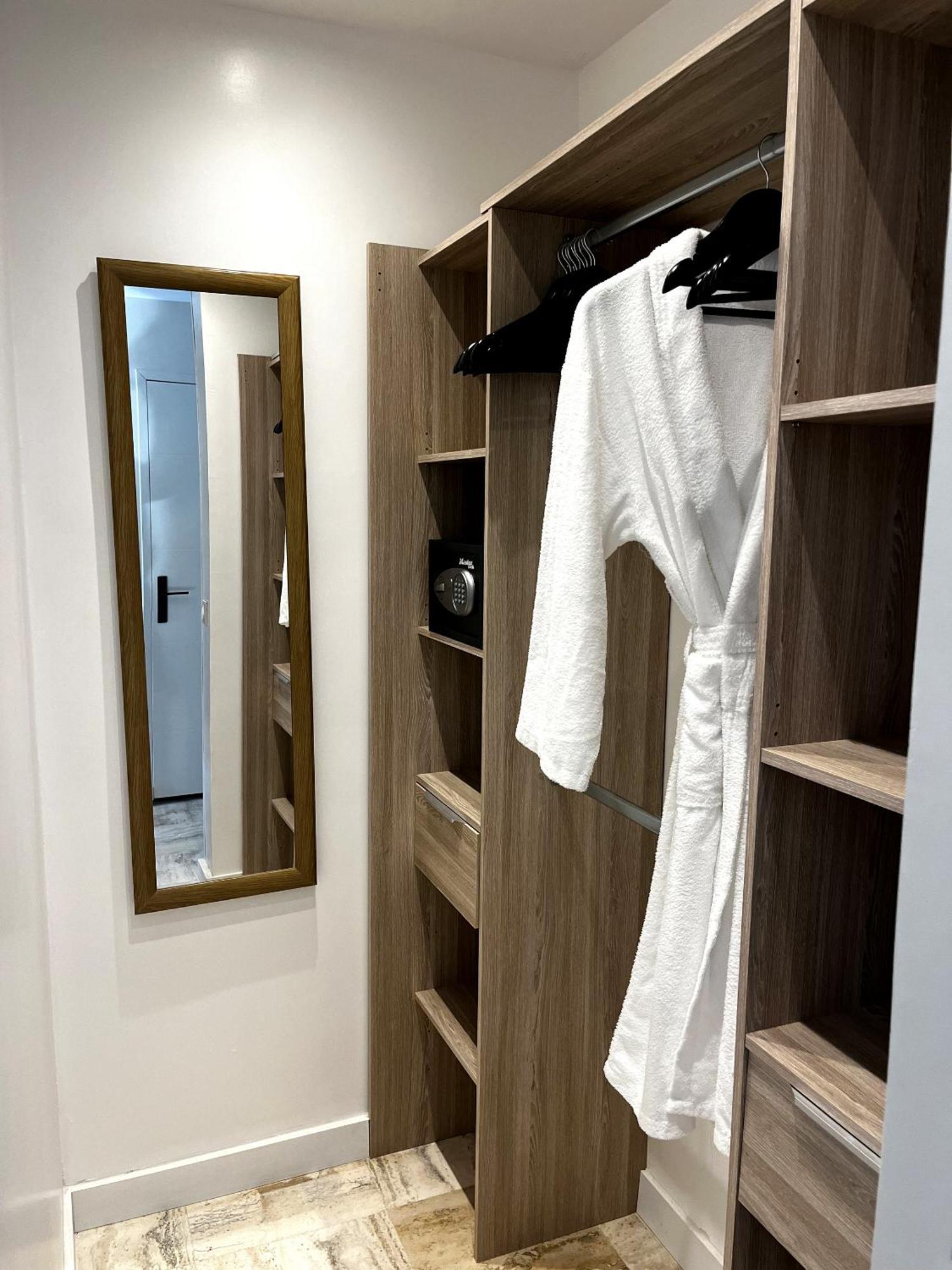 Pomme Cannelle Luxury Suites & Spa Orient Bay Room photo